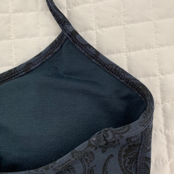 Lululemon tank - Picture 4 of 4